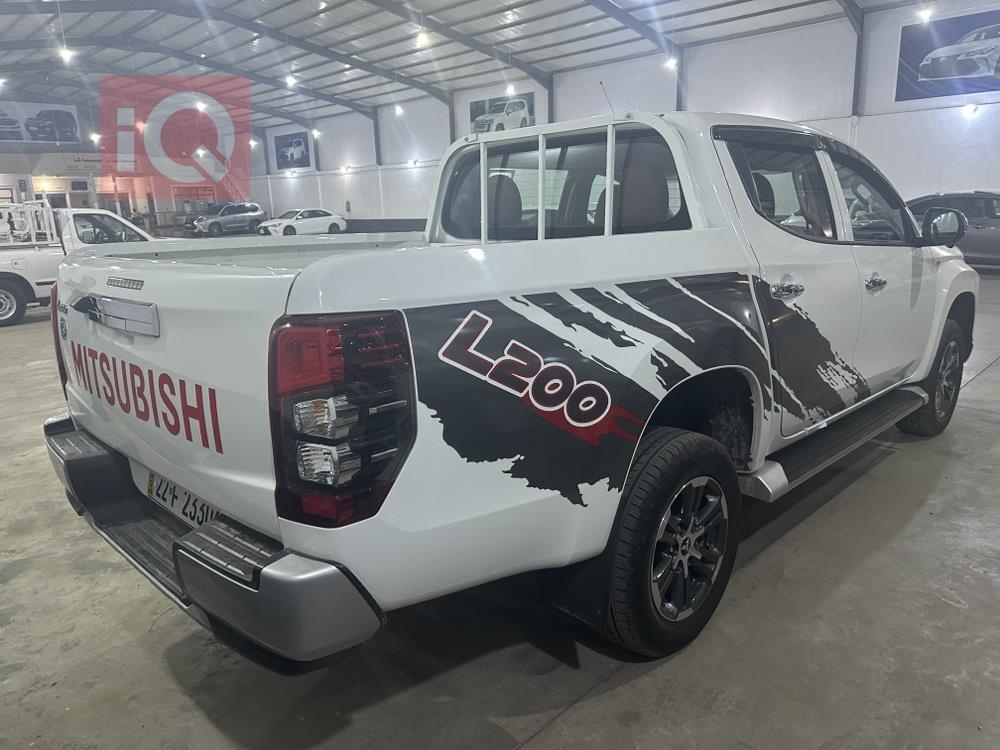 میتسوبیشی L200
